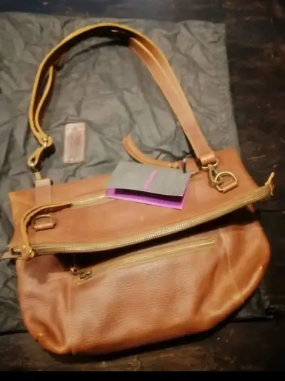Bolso de cuero marrón con cierre - miniatura 2