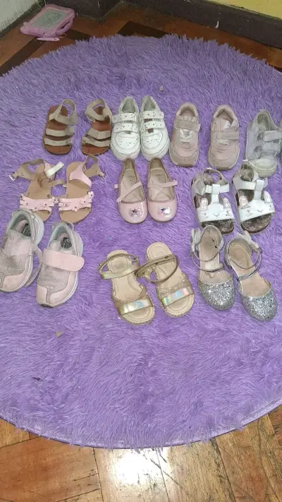 Lote de zapatos y sandalias para niña - miniatura 1