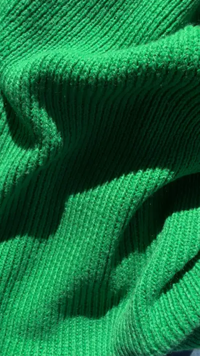 Suéter verde de cuello alto H&M - miniatura 2
