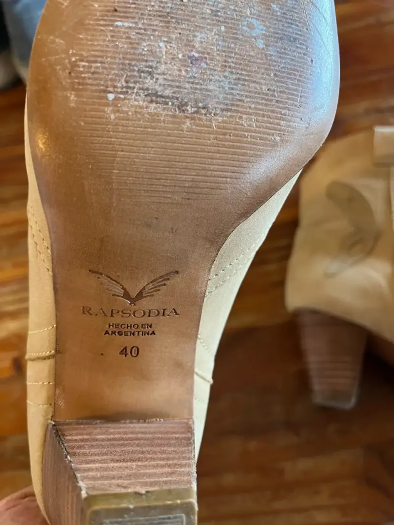 Botines de cuero beige con tacón - 4