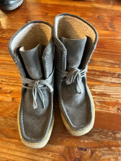 Botines de gamuza gris con forro cálido - miniatura 1