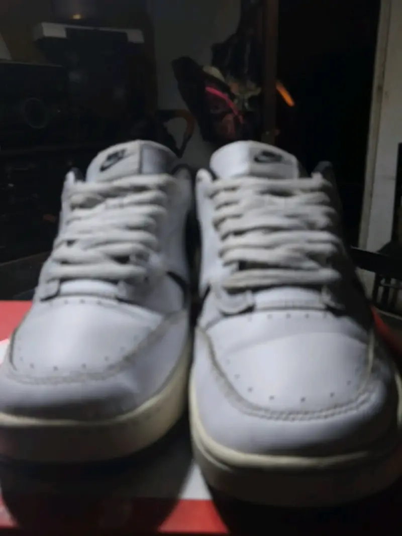Zapatillas deportivas Nike blancas y negras - 3