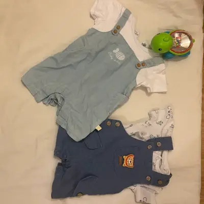 Conjunto de enteritos para bebé con diseño - miniatura 1
