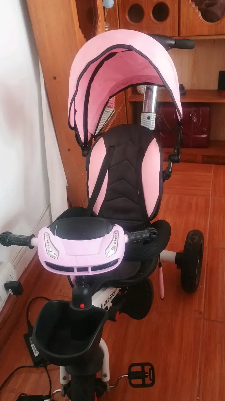 Triciclo infantil con toldo rosa - 1