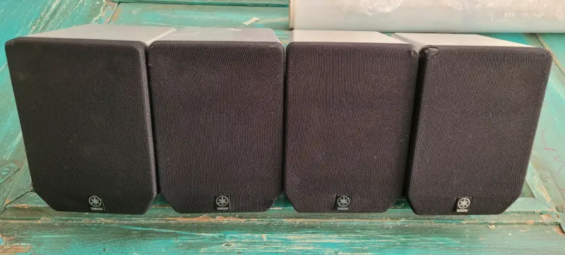 Parlantes Yamaha (4 unid) home theater - 5