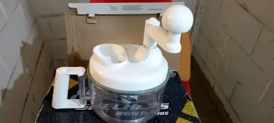Picadora manual de alimentos blanca - miniatura 1