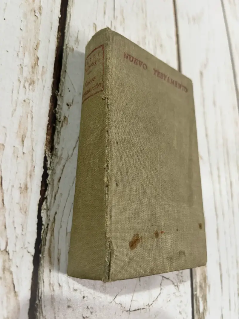 Antiguo libro Nuevo Testamento en español - 2