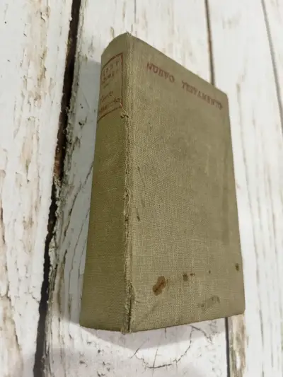 Antiguo libro Nuevo Testamento en español - miniatura 2
