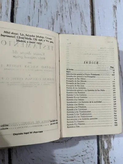 Antiguo libro Nuevo Testamento en español - miniatura 5