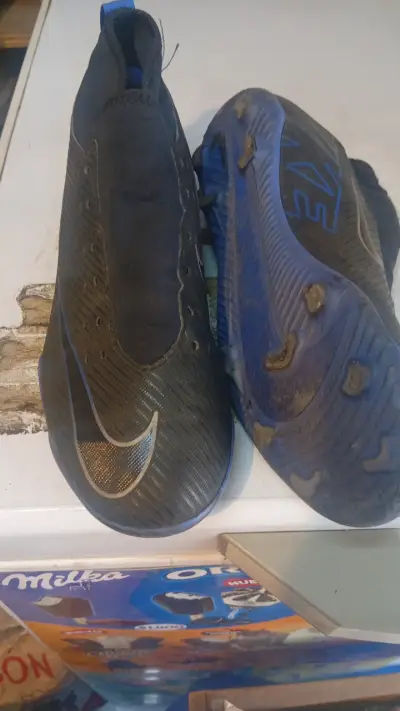 Botines de fútbol Nike amarillos con toperoles - miniatura 4