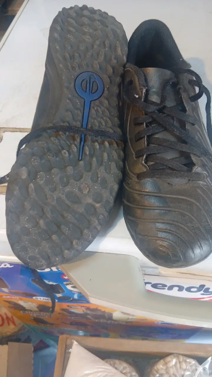 Botines de fútbol Nike amarillos con toperoles - 5
