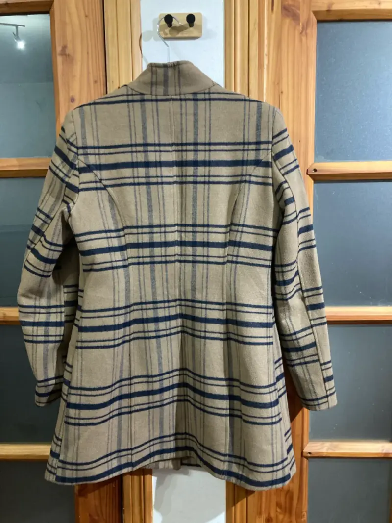 Abrigo a cuadros beige y azul - 2