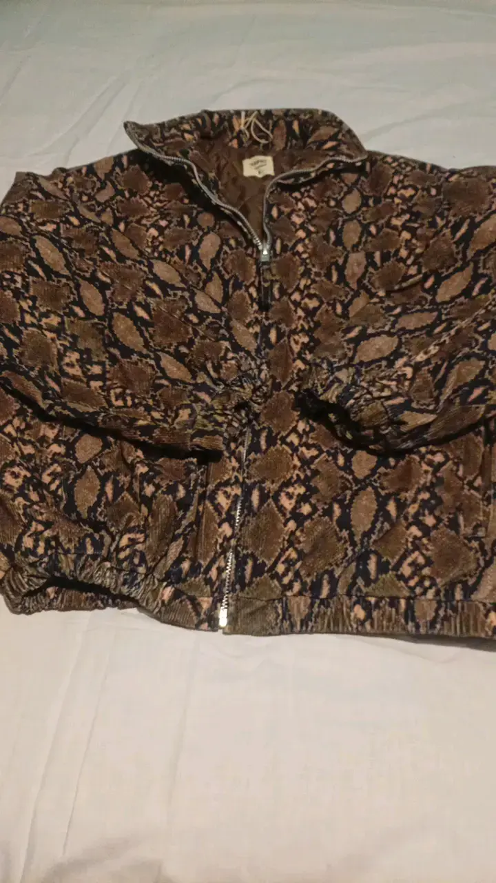 Chaqueta de mujer con estampado animal print - 2