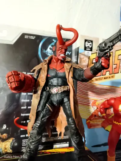 Figura de acción Hellboy - miniatura 1