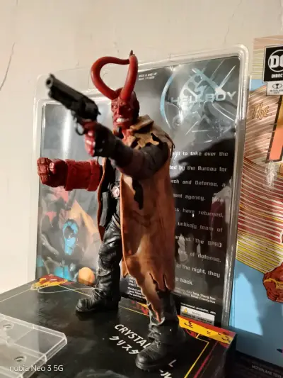 Figura de acción Hellboy - miniatura 2