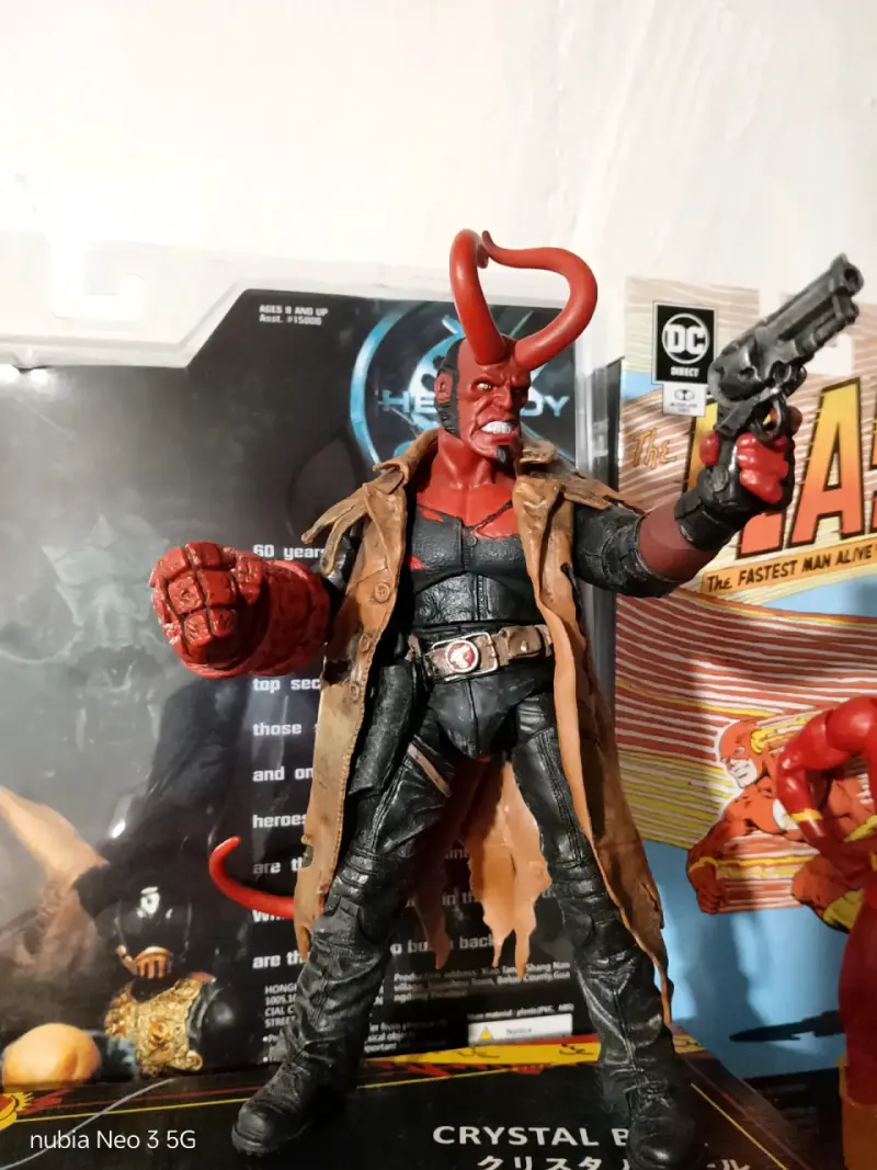 Figura de acción Hellboy - 3