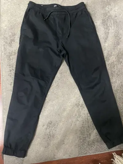 Pantalones jogger negros Zara para hombre - miniatura 1