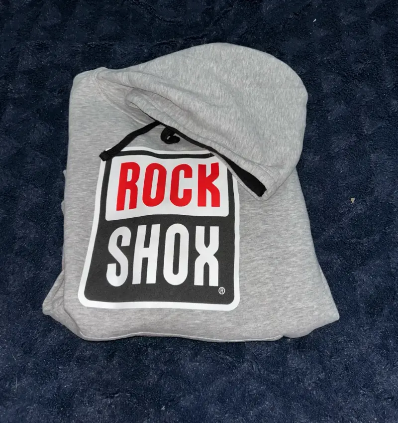 Polerón Rock Shox gris con capucha