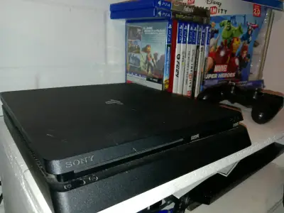 Consola PlayStation 4 con juegos incluidos - miniatura 2