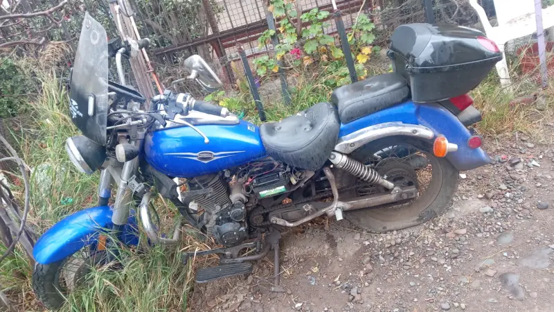 Motocicleta Pro-Biker azul con parabrisas - 3