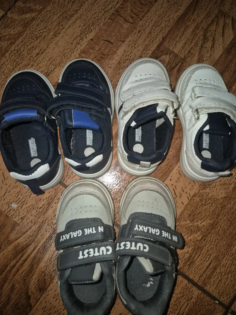 Lote de zapatillas infantiles variadas