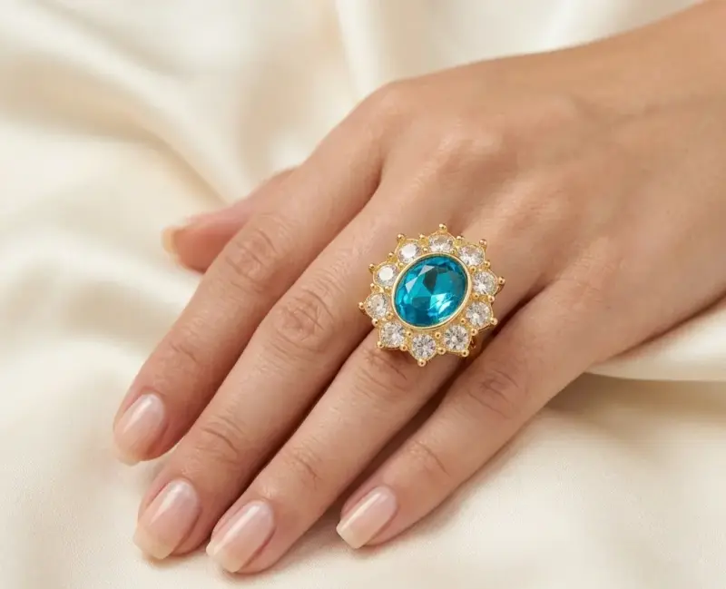 Anillo Maximilista con Cristal Ovalado y Halo de S - 2