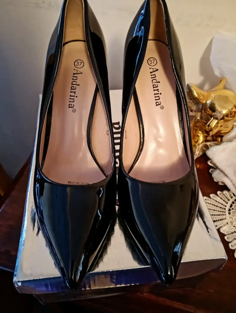 Zapatos de tacón alto negros de charol - 2
