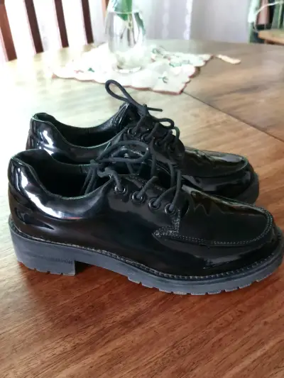 Zapatos de charol - miniatura 1