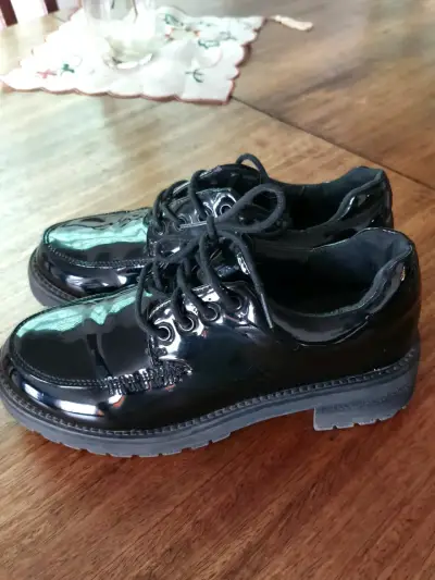 Zapatos de charol - miniatura 2