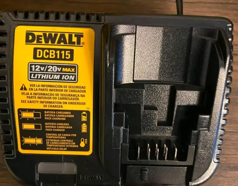 Taladro percutor DeWalt 20V XR con batería - 2