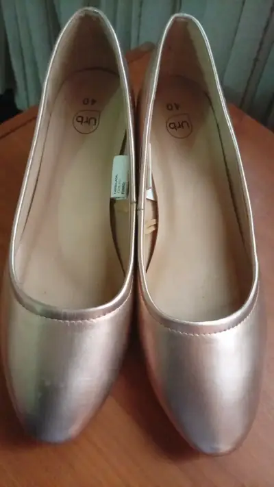 Zapatos planos dorados talla 40 - miniatura 1