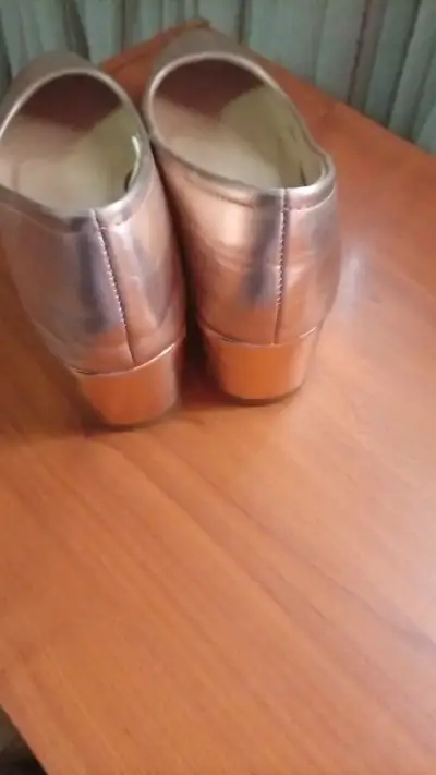 Zapatos planos dorados talla 40 - miniatura 2