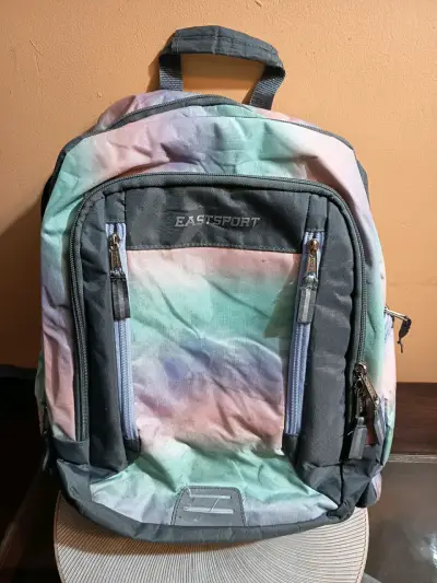 Mochila Eastsport multicolor con bolsillos - miniatura 1