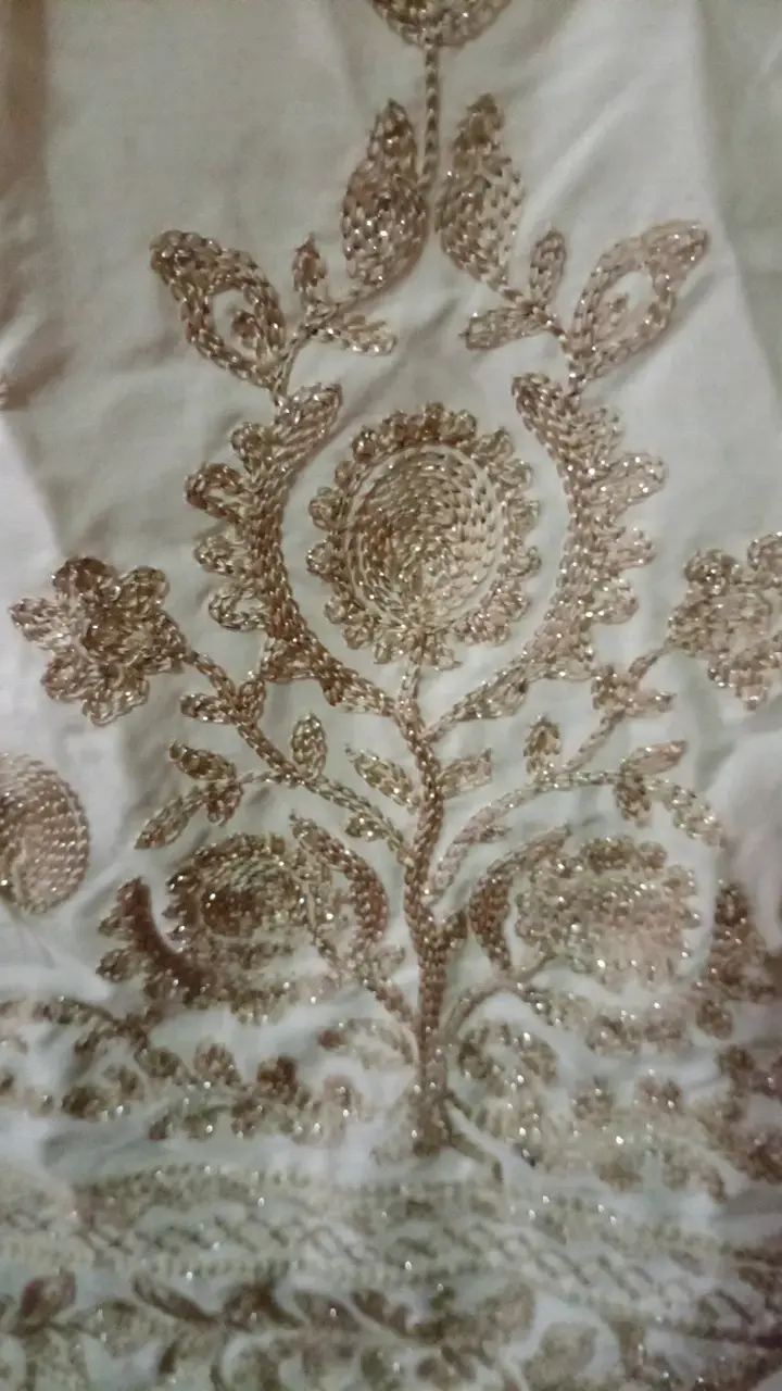 Blusa beige con bordado floral - 3