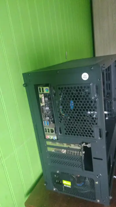 PC de escritorio con tarjeta gráfica MSI, negociab - miniatura 3