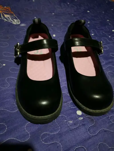 Zapatos escolares negros para niña - miniatura 1