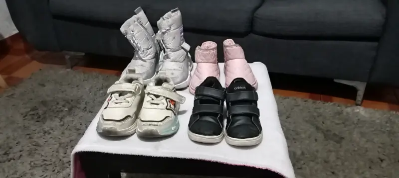 Lote de zapatillas y botines para niños - 2
