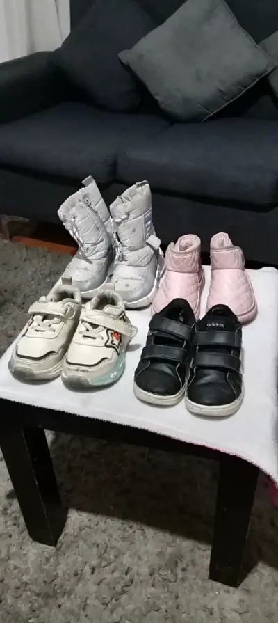 Lote de zapatillas y botines para niños - miniatura 3