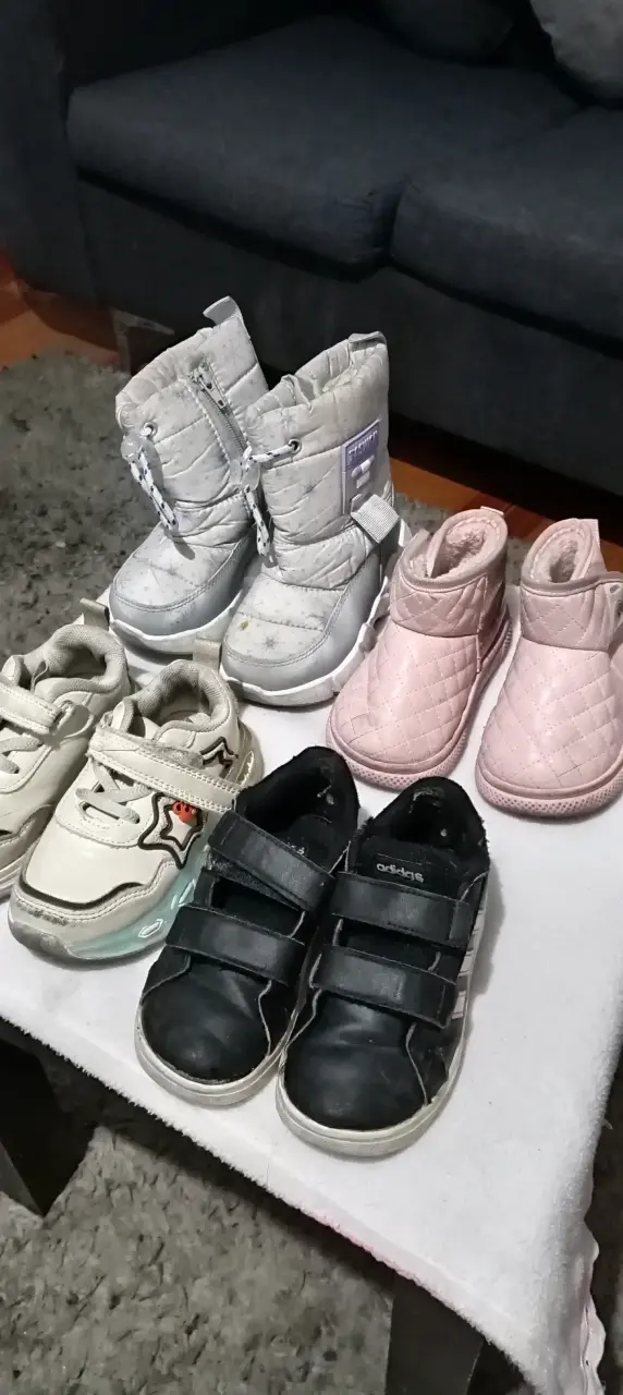 Lote de zapatillas y botines para niños - 4