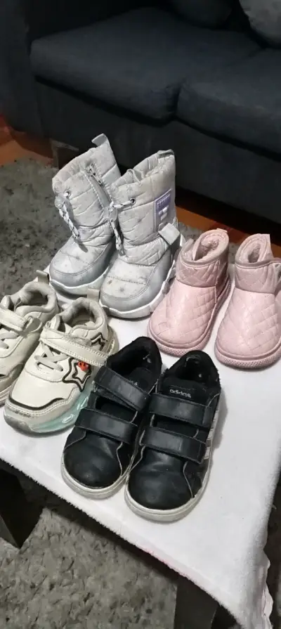 Lote de zapatillas y botines para niños - miniatura 4