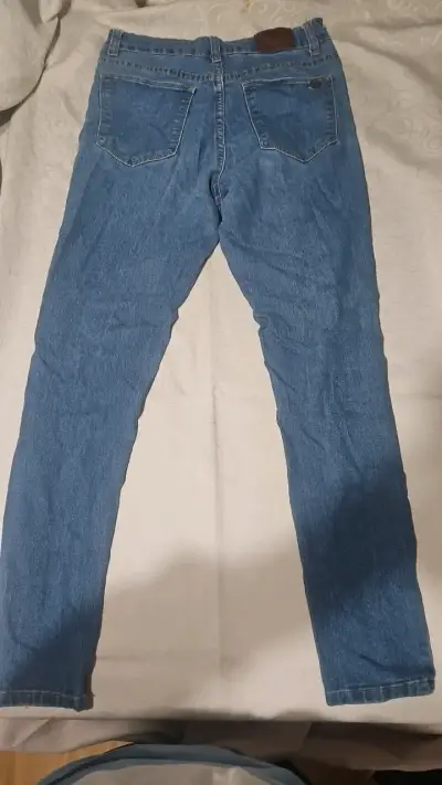 Jeans de mezclilla azul para mujer - miniatura 2