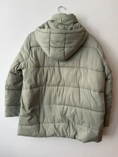 Parka acolchada verde con capucha - miniatura 3