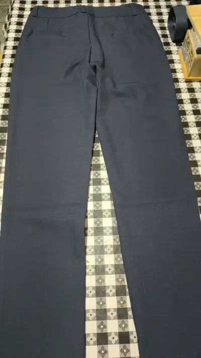 Pantalones de vestir gris oscuro para mujer - miniatura 3