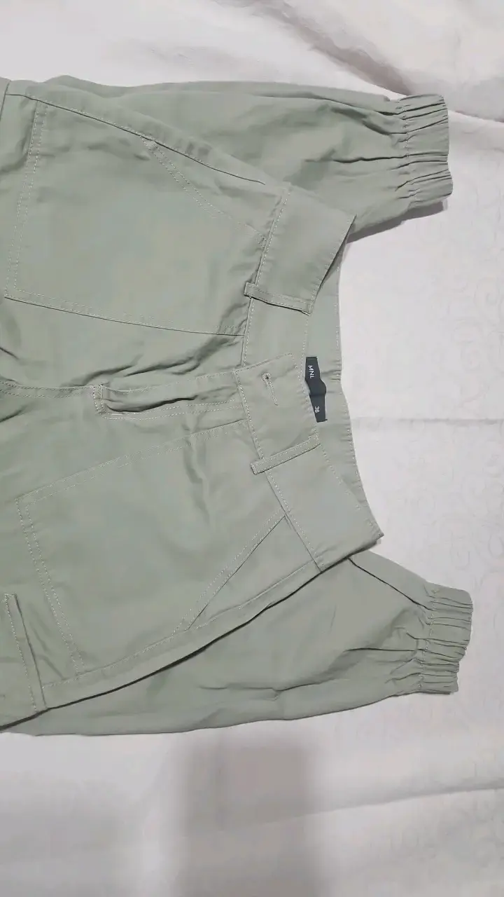 Pantalones cargo verde oliva con bolsillos - 3