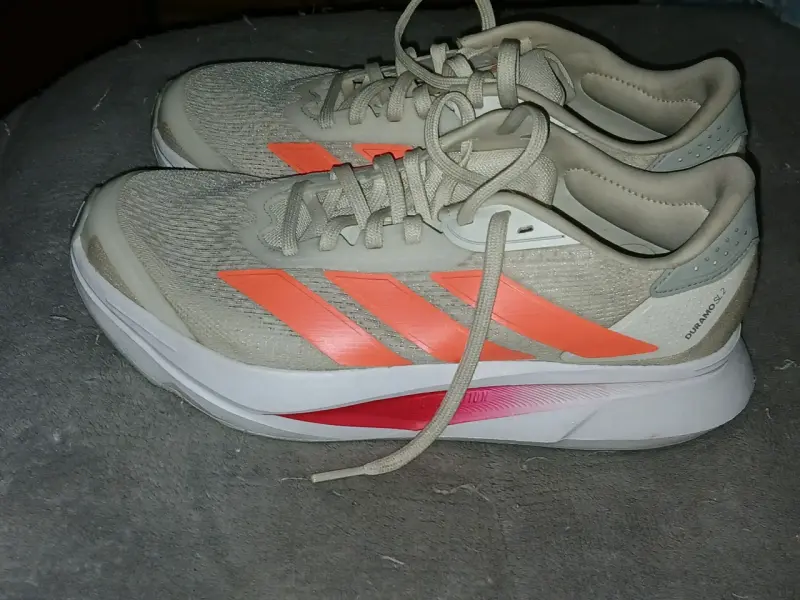 Zapatillas deportivas Adidas Duramo 9 beige y naranjas - 1