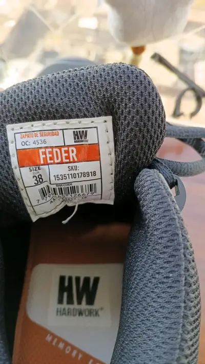 Zapatillas de Seguridad  negras nuevas marca HW H - miniatura 5
