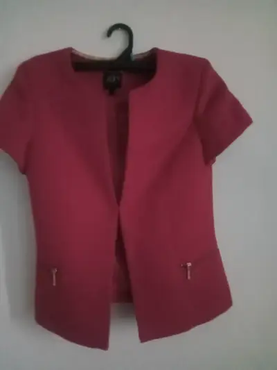 Blazer corto rojo con cierre decorativo - miniatura 1