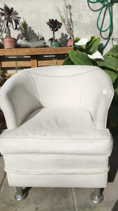Sillón individual blanco en buen estado - miniatura 1