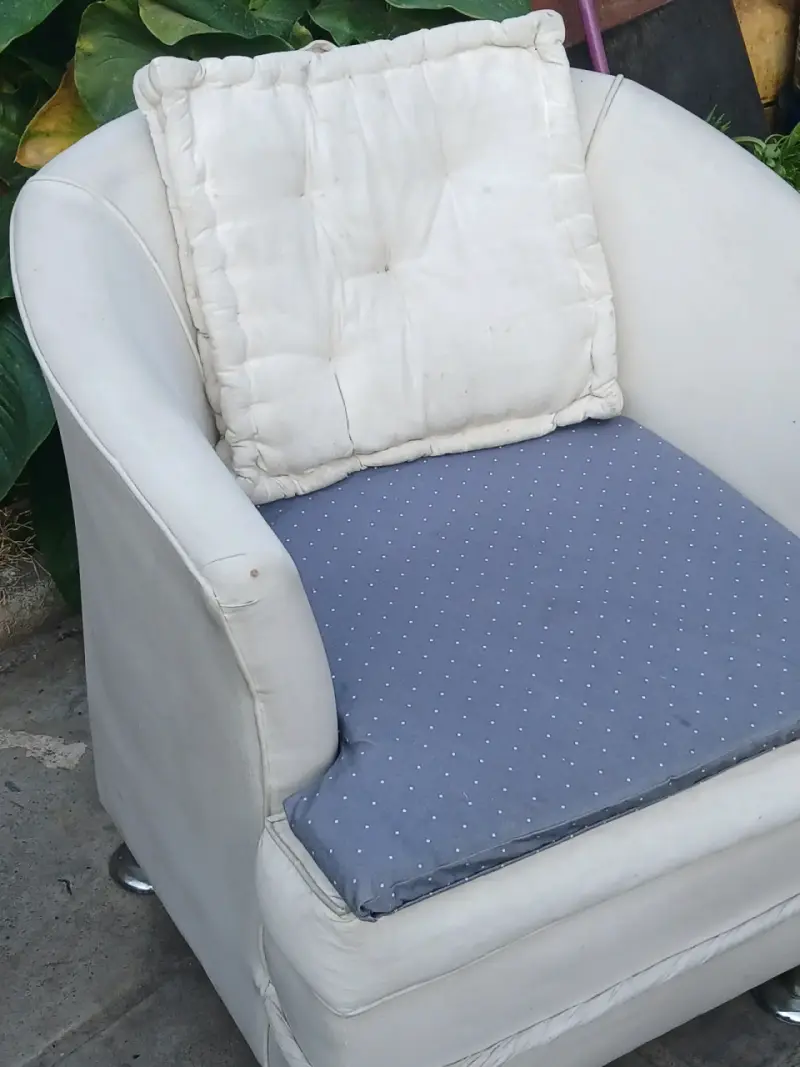 Sillón individual blanco en buen estado - 3