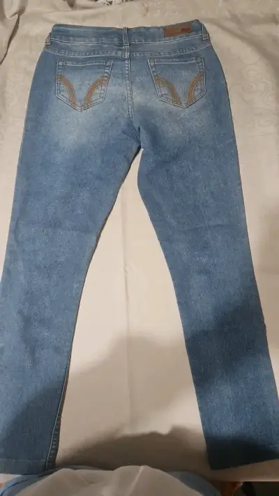 Jeans azul con detalles brillantes talla 36 - miniatura 2